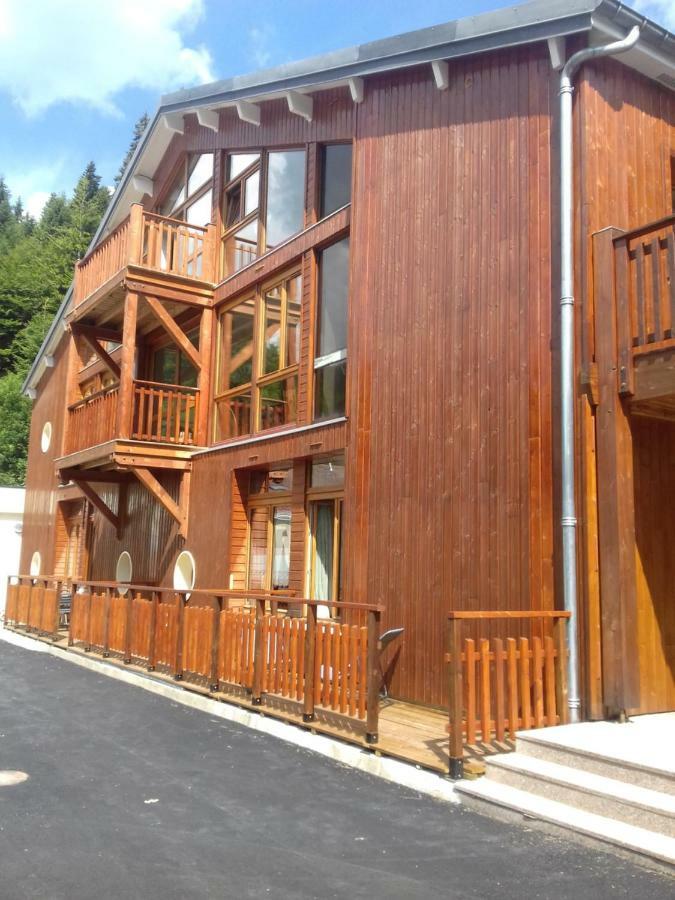Les feignes cerfdoré La Bresse Exterior foto